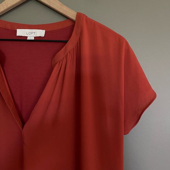 LOFT Split Neck Shirred Flutter Tee Top Size Small Lightweight Mixed Media Shell - Picture 5 of 11